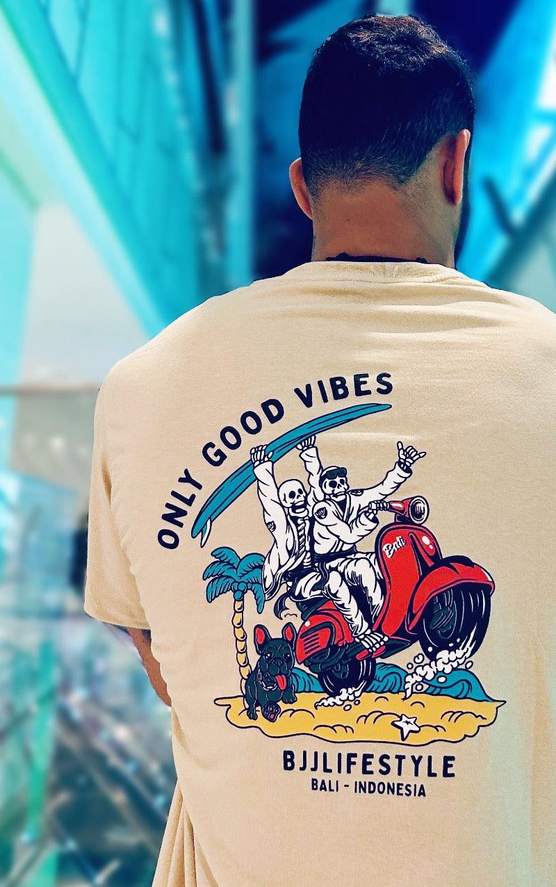 T-shirt Only Good Vibe - Berg