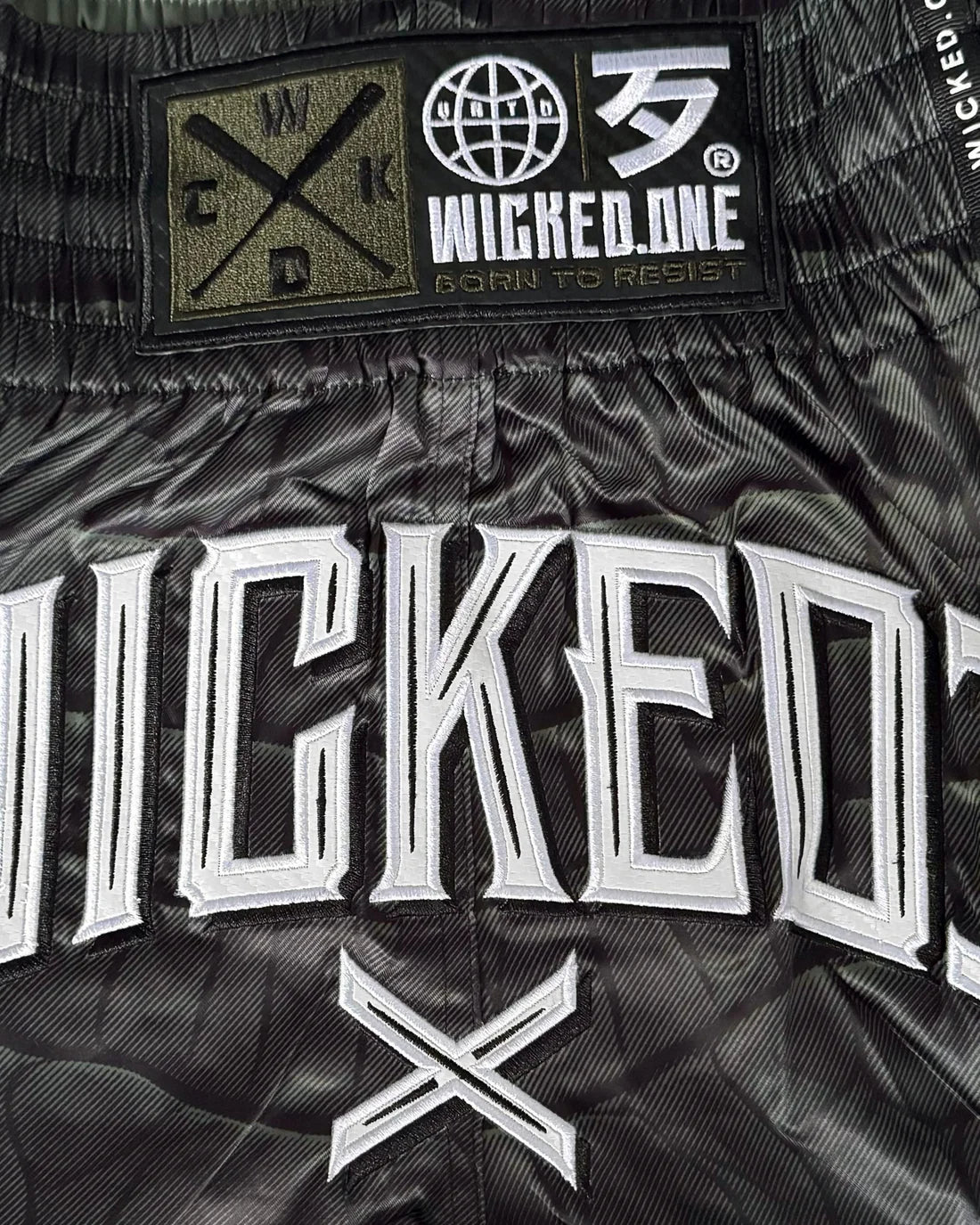 Wicked1 Caïman Muay Thai Shorts – Khaki/Black