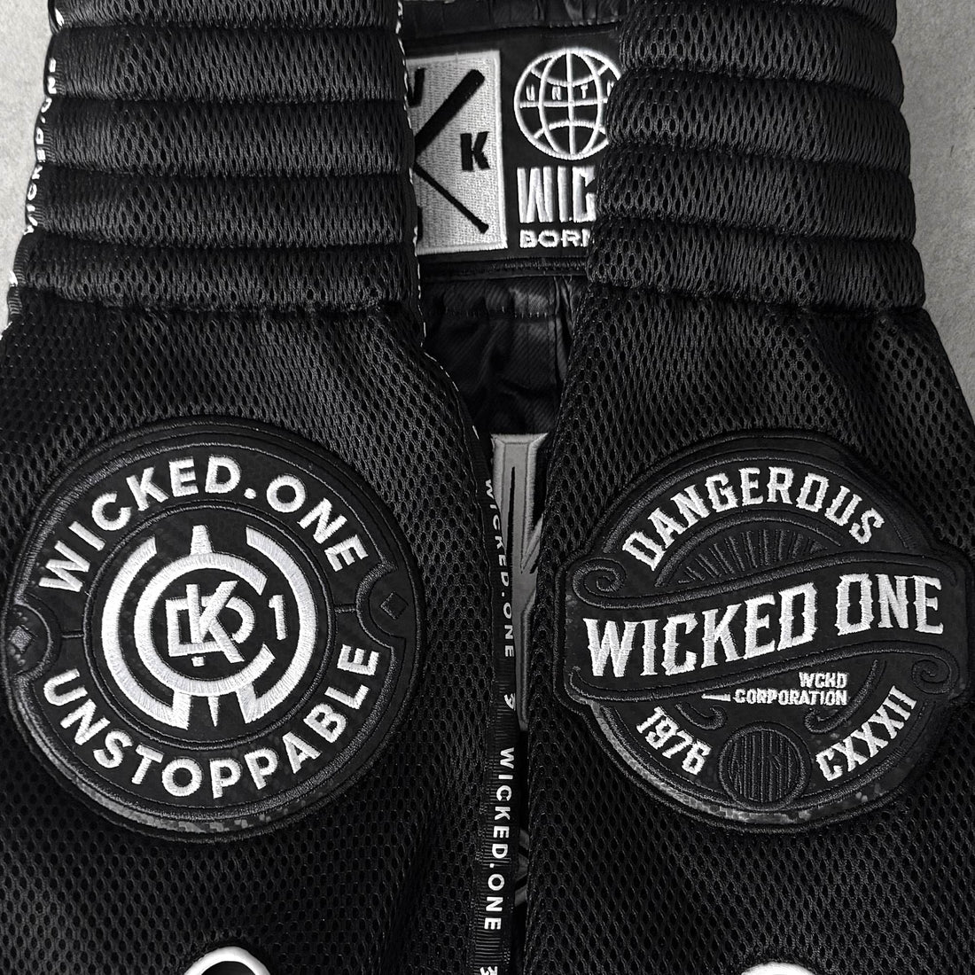 Wicked1 MUAY THAI SHORTS CAIMAN BLACK/GREY