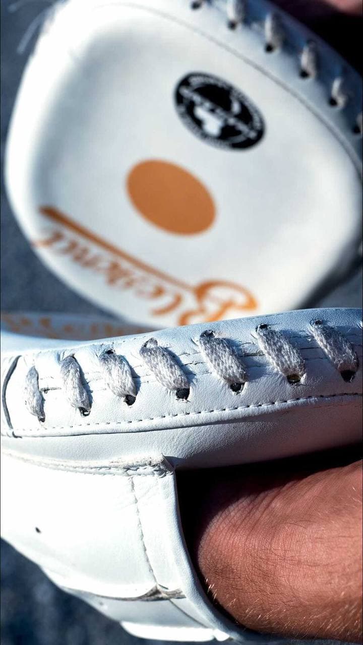 White BLEGEND Focus Mitts BFM17 with leather Converse sneaker